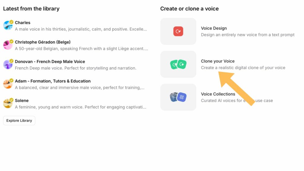 Interface de sélection de voix IA avec option de clonage vocal indiquée par une flèche orange.