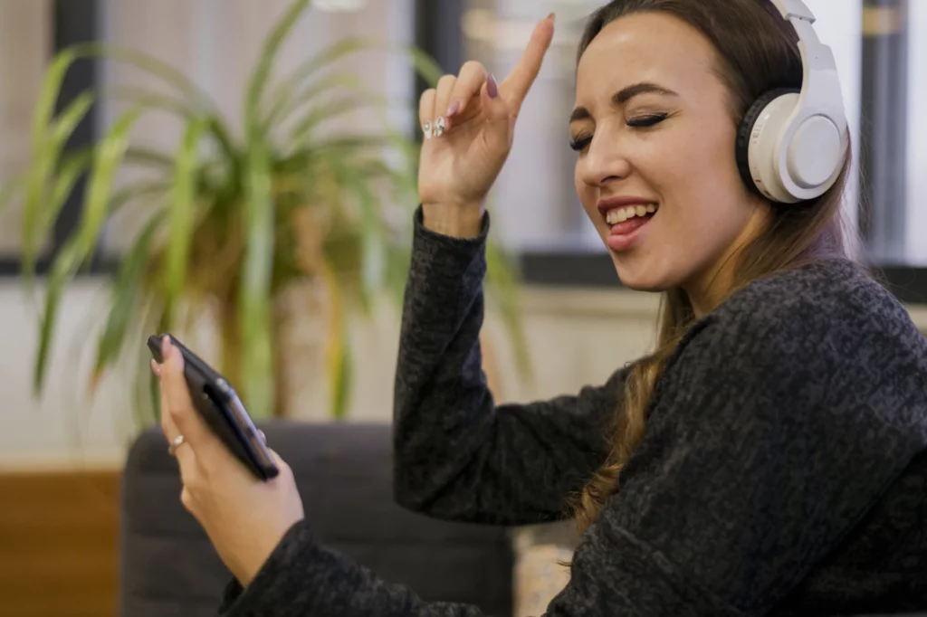 client heureux IA vocales